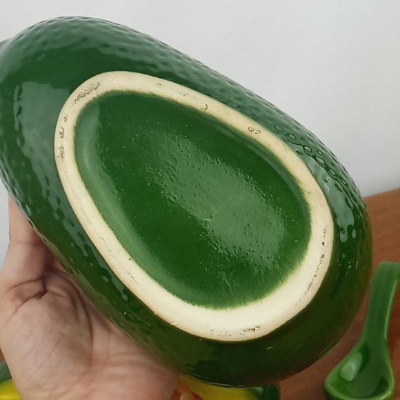 Avacado lidded ceramic dish with spoon - Picture 4 of 6